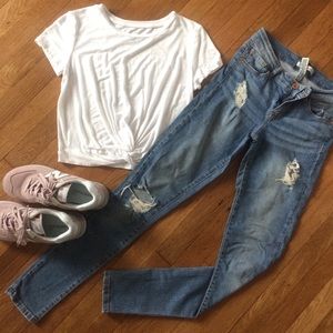 Size 2 Distressed Light Wash Skinny Jeans